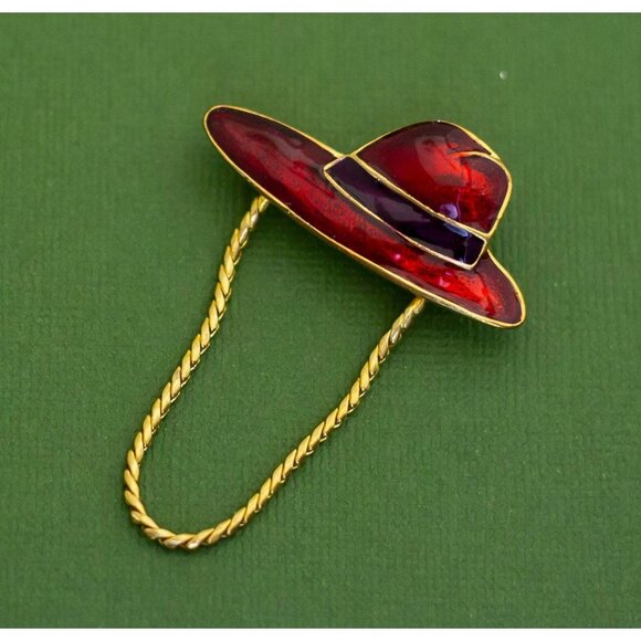 Vintage Scarlet Hat Gold Tone Chains Elegant Brooch K27 - Picture 1 of 2